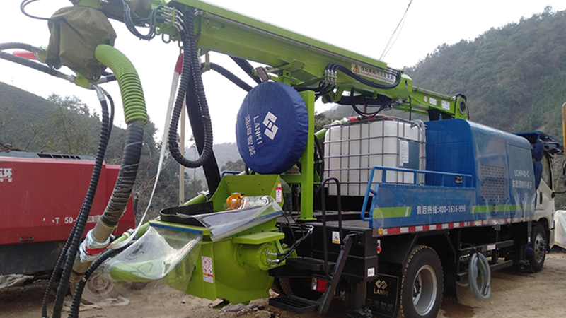 LCHP40C車載濕噴機(jī)械手助力勐綠高速牛波2號隧道建設(shè)