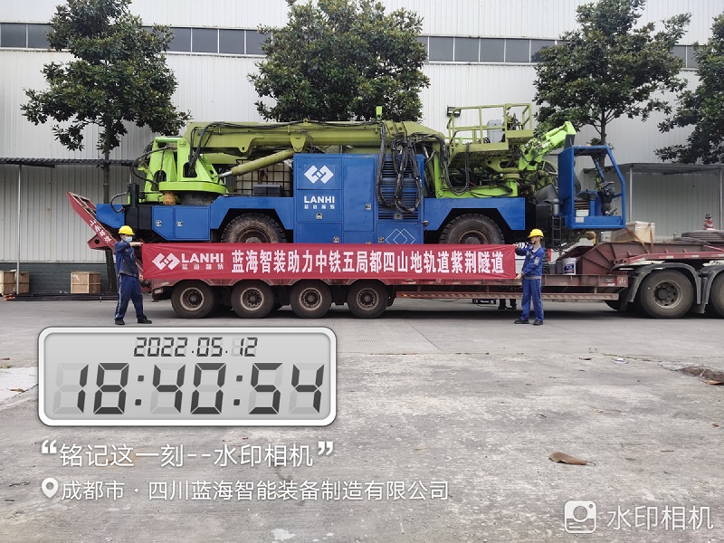 藍(lán)海智裝LGP340拱噴臺(tái)車(chē)助力都四山地軌道紫荊隧道建設(shè)