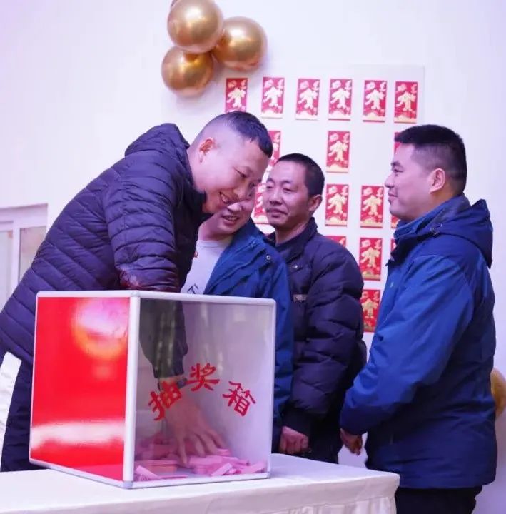 藍(lán)海智裝年會繼往開來迎新春 致廣盡精拓藍(lán)海